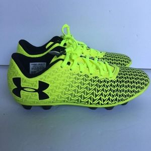 Under Armour ClutchFit Force 3.0 Firm Sz 1Y Soccer